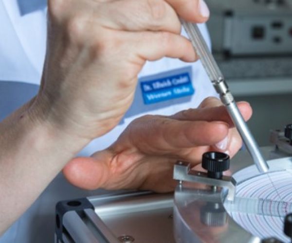 Bildbeschreibung: wp-content/uploads/2025/03/Schmierstofftests.jpg